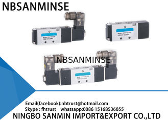 4V 100 serie del solenoide della valvola pneumatica del doppio tipo controllato a tre posizioni di AirTAC